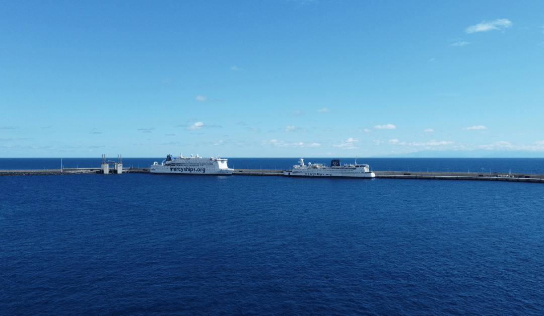 El puerto de Granadilla se despide de los buques hospitales de Mercy Ships