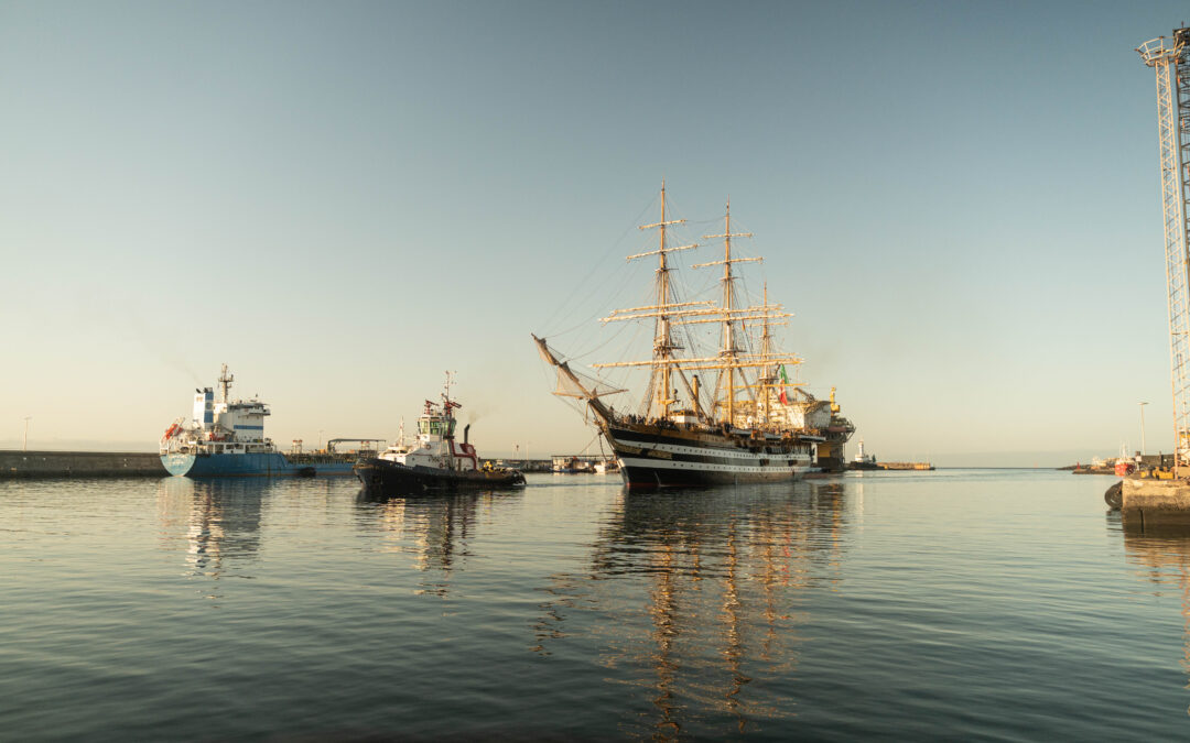 El puerto de Santa Cruz de Tenerife da la bienvenida al imponente buque escuela Amerigo Vespucci